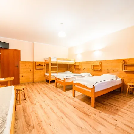 Schronisko Pttk Orlica ゲストハウス シュツァブニツァ