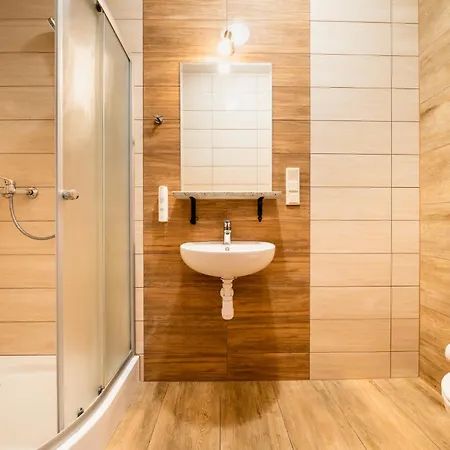 Schronisko Pttk Orlica 3* シュツァブニツァ