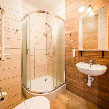 ゲストハウス Schronisko Pttk Orlica シュツァブニツァ